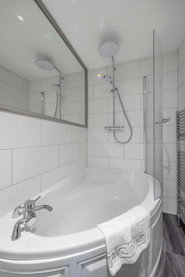 Cotswold Manor House - Country House Retreat With Hot Tub, Ideal For Large Groups Petty France Exteriér fotografie